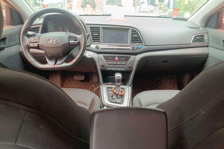 Used Hyundai Elantra (6th Generation / Lingdong) 2018 1.4T Dual-Clutch Xuan Dong · Dynamic Edition Center Console