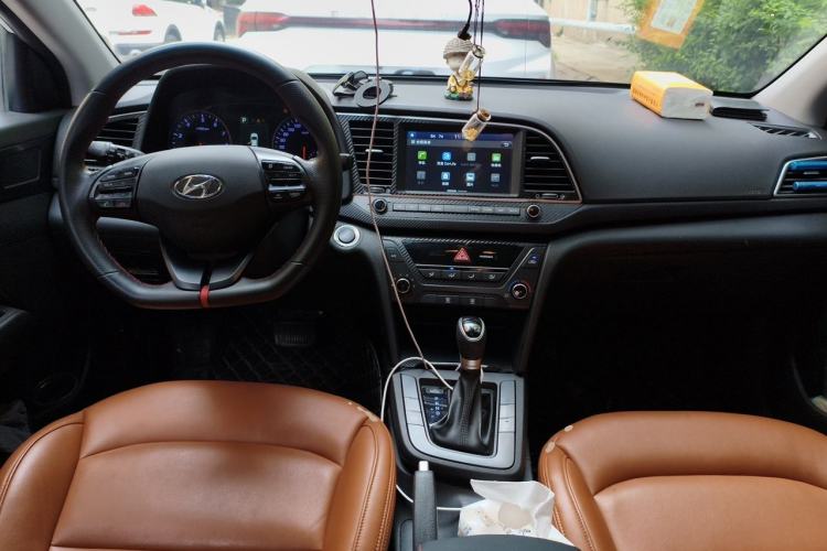 Used Hyundai Elantra (6th Generation / Lingdong) 2018 1.4T Dual-Clutch Xuan Dong · Dynamic Edition Center Console