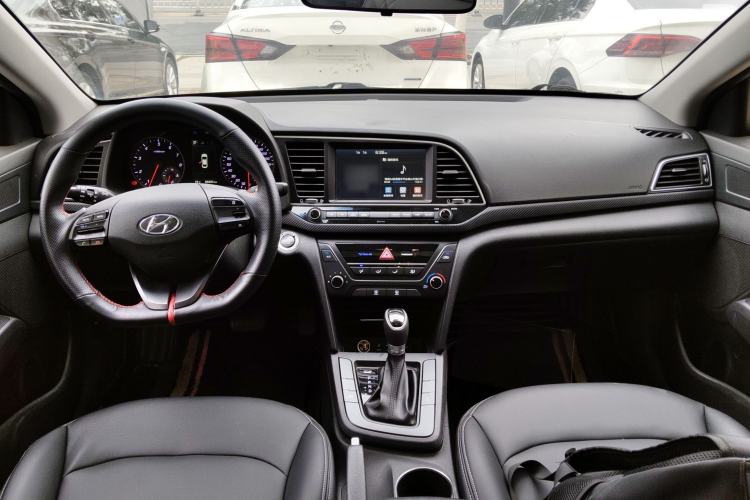 Used Hyundai Elantra (6th Generation / Lingdong) 2018 1.4T Dual-Clutch Xuan Dong · Dynamic Edition Center Console
