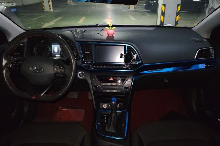 Used Hyundai Elantra (6th Generation / Lingdong) 2018 1.4T Dual-Clutch Xuan Dong · Dynamic Edition Center Console