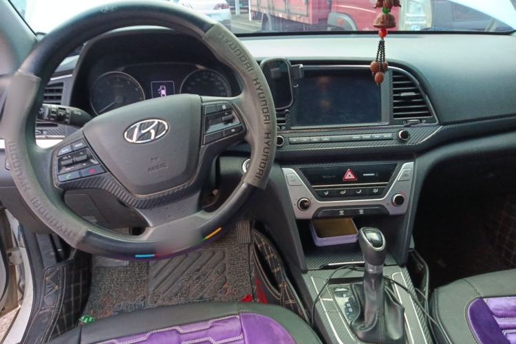 Used Hyundai Elantra (6th Generation / Lingdong) 2018 1.6L Automatic 15th Anniversary Special Edition Center Console