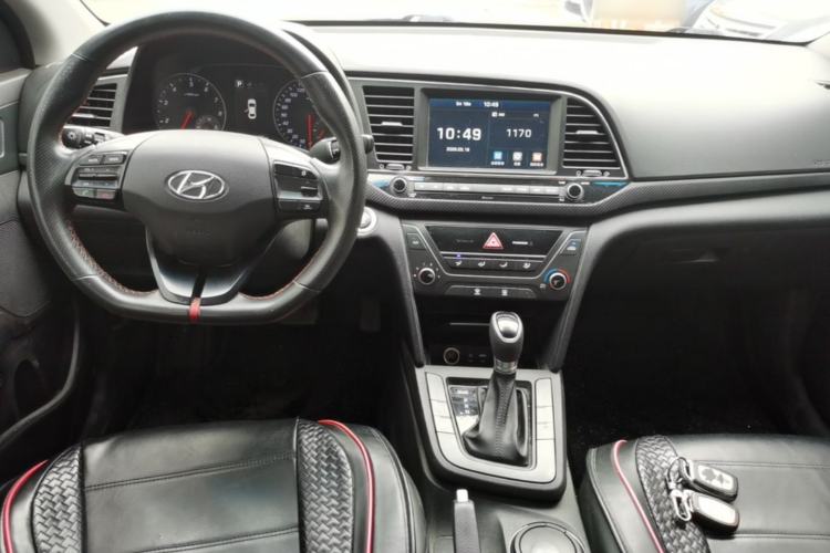 Used Hyundai Elantra (6th Generation / Lingdong) 2018 1.4T Dual-Clutch Xuan Dong · Dynamic Edition Center Console