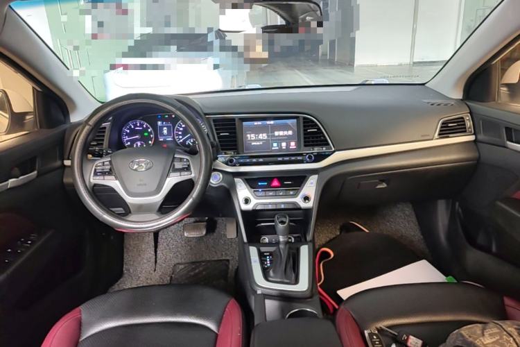 Used Hyundai Elantra (6th Generation / Lingdong) 2018 1.6L Automatic 15th Anniversary Special Edition Center Console