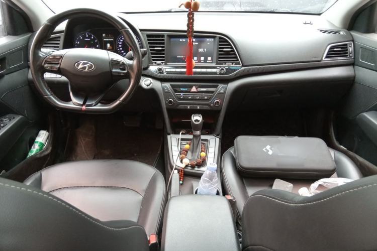 Used Hyundai Elantra (6th Generation / Lingdong) 2018 1.4T Dual-Clutch Xuan Dong · Dynamic Edition Center Console