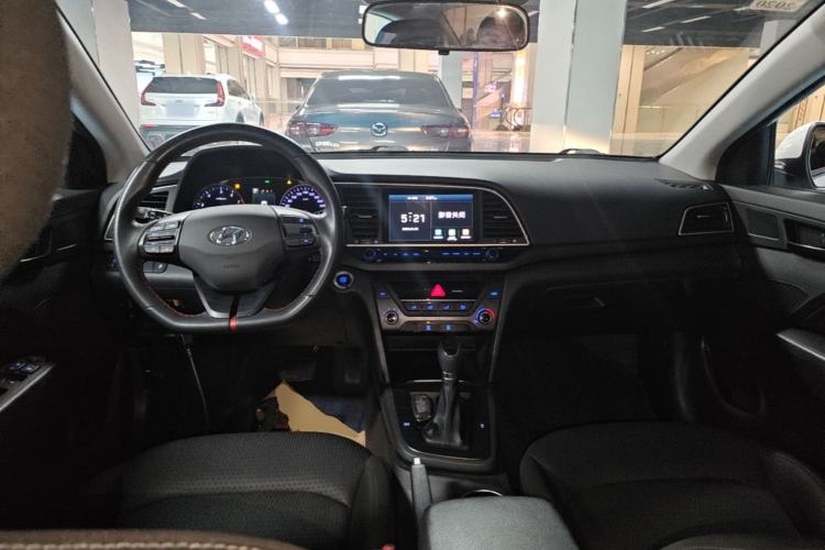 Used Hyundai Elantra (6th Generation / Lingdong) 2018 1.4T Dual-Clutch Xuan Dong · Dynamic Edition Center Console