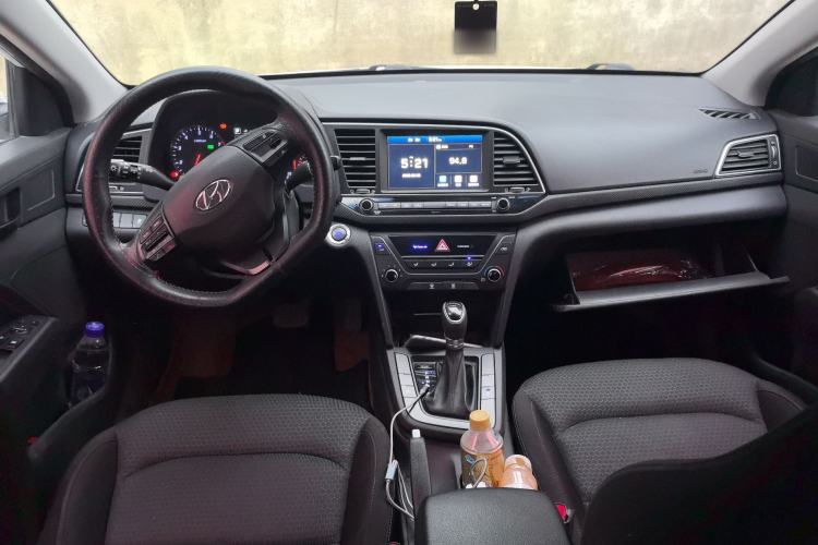 Used Hyundai Elantra (6th Generation / Lingdong) 2018 1.4T Dual-Clutch Xuan Dong · Dynamic Edition Center Console