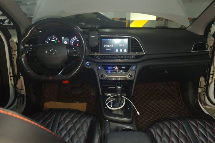 Used Hyundai Elantra (6th Generation / Lingdong) 2018 1.4T Dual-Clutch Xuan Dong · Dynamic Edition Center Console
