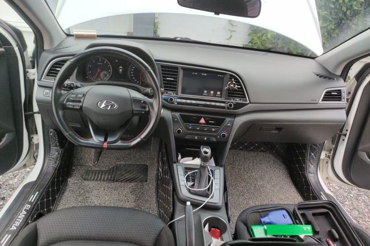 Used Hyundai Elantra (6th Generation / Lingdong) 2018 1.4T Dual-Clutch Xuan Dong · Dynamic Edition Center Console