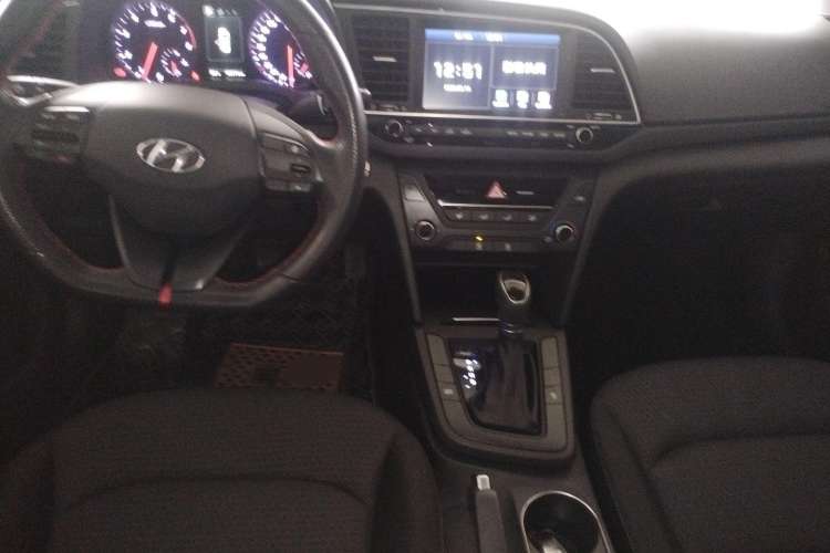 Used Hyundai Elantra (6th Generation / Lingdong) 2018 1.4T Dual-Clutch Xuan Dong · Dynamic Edition Center Console