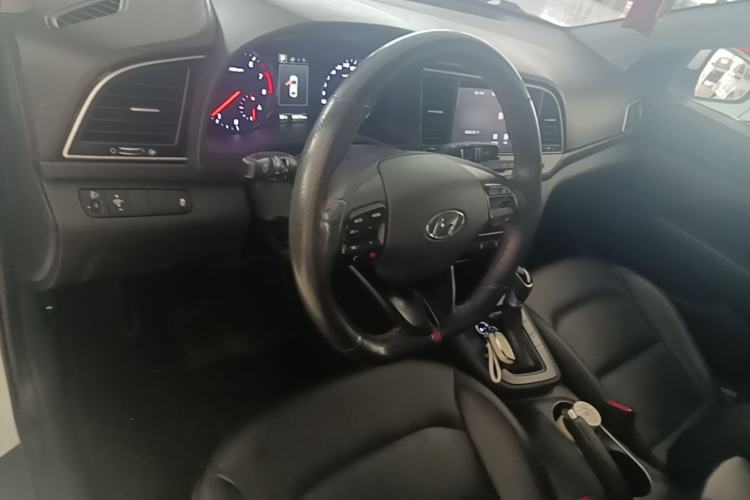 Used Hyundai Elantra (6th Generation / Lingdong) 2018 1.4T Dual-Clutch Xuan Dong · Dynamic Edition Center Console