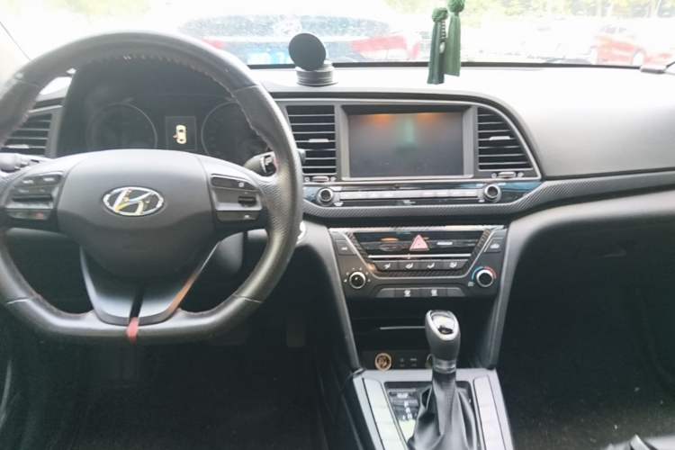 Used Hyundai Elantra (6th Generation / Lingdong) 2018 1.4T Dual-Clutch Xuan Dong · Dynamic Edition Center Console