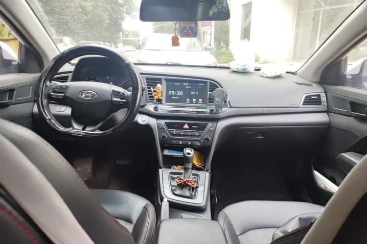 Used Hyundai Elantra (6th Generation / Lingdong) 2018 1.4T Dual-Clutch Xuan Dong · Dynamic Edition Center Console