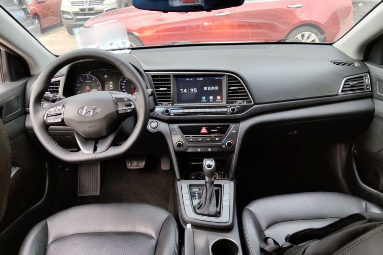 Used Hyundai Elantra (6th Generation / Lingdong) 2018 1.4T Dual-Clutch Xuan Dong · Dynamic Edition Center Console