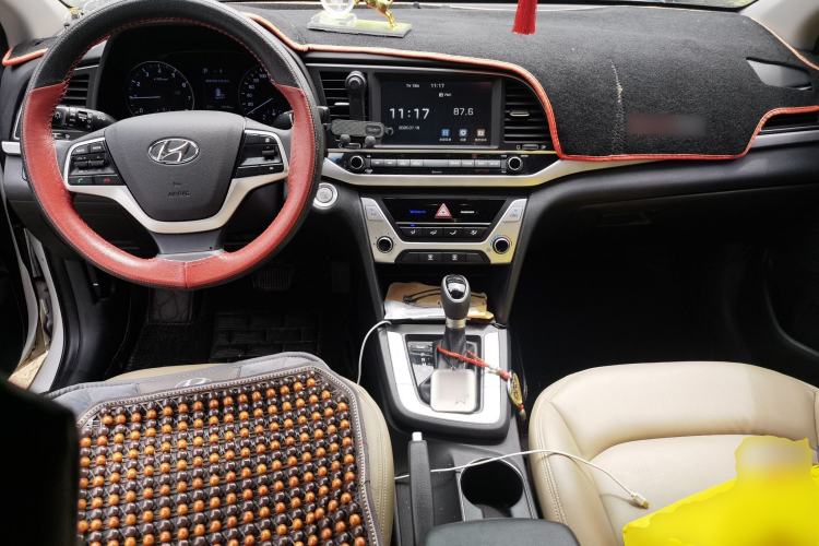Used Hyundai Elantra (6th Generation / Lingdong) 2018 1.6L Automatic 15th Anniversary Special Edition Center Console