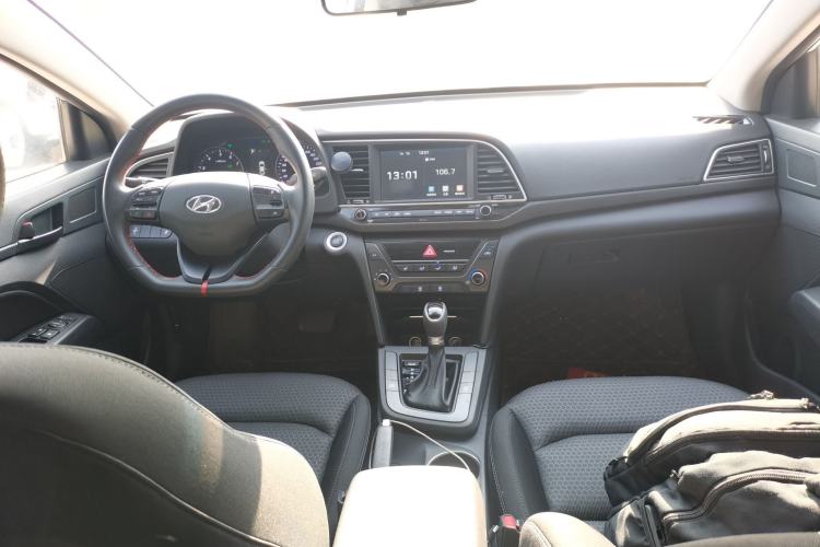 Used Hyundai Elantra (6th Generation / Lingdong) 2018 1.4T Dual-Clutch Xuan Dong · Dynamic Edition Center Console