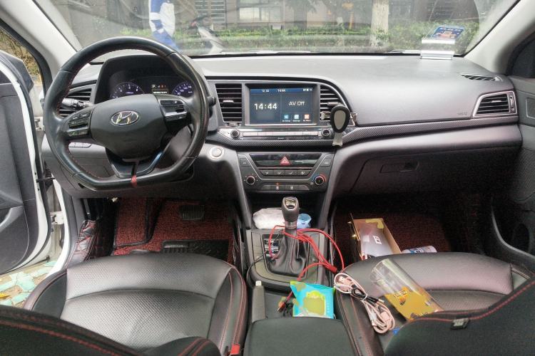 Used Hyundai Elantra (6th Generation / Lingdong) 2018 1.4T Dual-Clutch Xuan Dong · Dynamic Edition Center Console