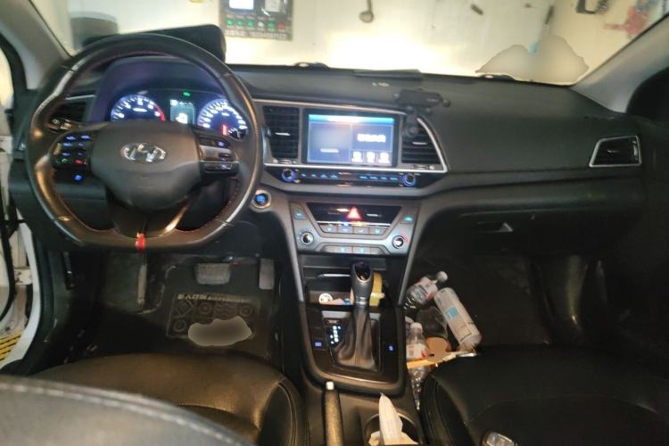 Used Hyundai Elantra (6th Generation / Lingdong) 2018 1.4T Dual-Clutch Xuan Dong · Dynamic Edition Center Console