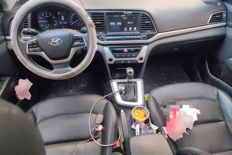 Used Hyundai Elantra (6th Generation / Lingdong) 2018 1.6L Automatic 15th Anniversary Special Edition Center Console