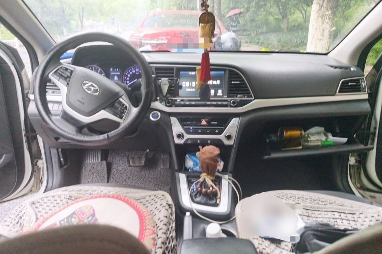 Used Hyundai Elantra (6th Generation / Lingdong) 2018 1.6L Automatic 15th Anniversary Special Edition Center Console
