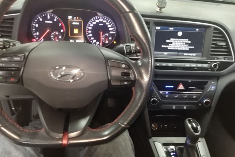 Used Hyundai Elantra (6th Generation / Lingdong) 2018 1.4T Dual-Clutch Xuan Dong · Dynamic Edition Center Console