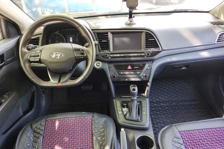 Used Hyundai Elantra (6th Generation / Lingdong) 2018 1.4T Dual-Clutch Xuan Dong · Dynamic Edition Center Console