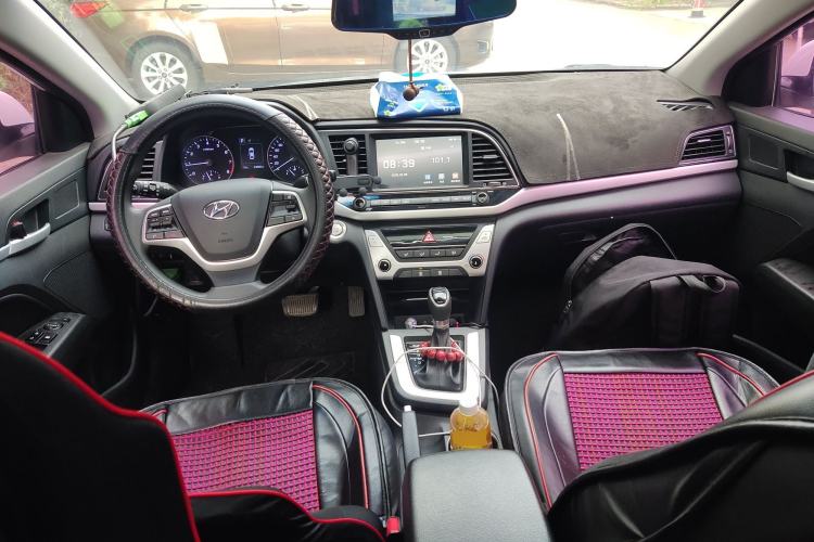 Used Hyundai Elantra (6th Generation / Lingdong) 2018 1.6L Automatic 15th Anniversary Special Edition Center Console