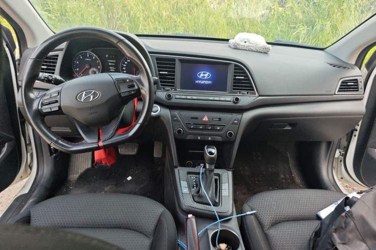 Used Hyundai Elantra (6th Generation / Lingdong) 2018 1.4T Dual-Clutch Xuan Dong · Dynamic Edition Center Console