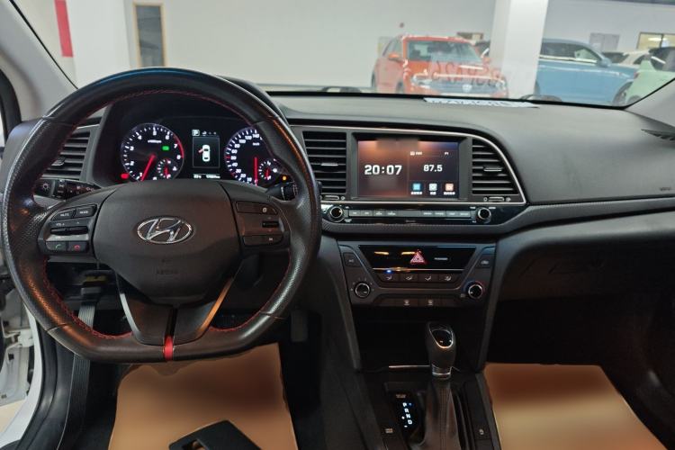 Used Hyundai Elantra (6th Generation / Lingdong) 2018 1.4T Dual-Clutch Xuan Dong · Dynamic Edition Center Console