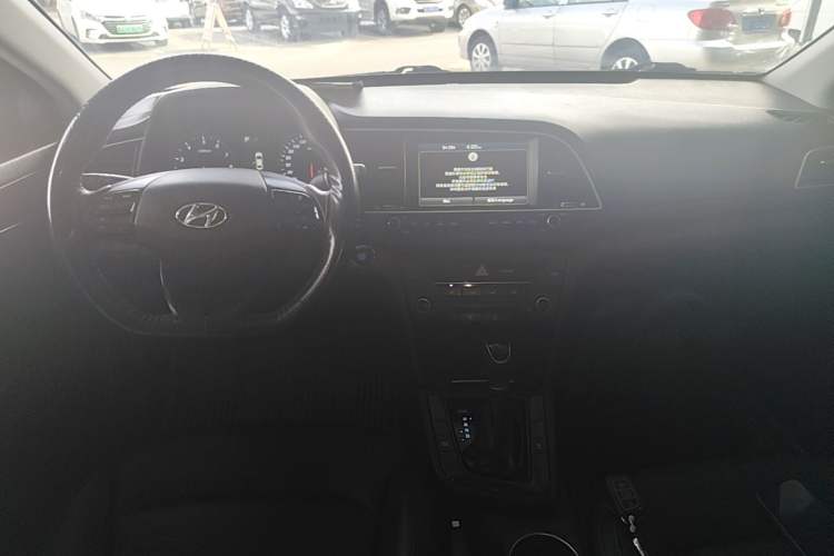 Used Hyundai Elantra (6th Generation / Lingdong) 2018 1.4T Dual-Clutch Xuan Dong · Dynamic Edition Center Console