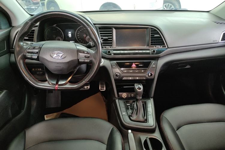 Used Hyundai Elantra (6th Generation / Lingdong) 2018 1.4T Dual-Clutch Xuan Dong · Dynamic Edition Center Console