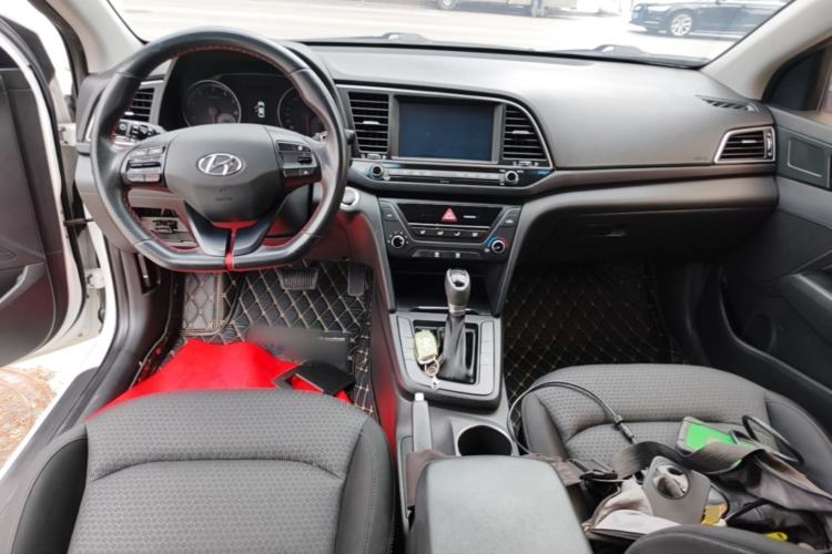 Used Hyundai Elantra (6th Generation / Lingdong) 2018 1.4T Dual-Clutch Xuan Dong · Dynamic Edition Center Console