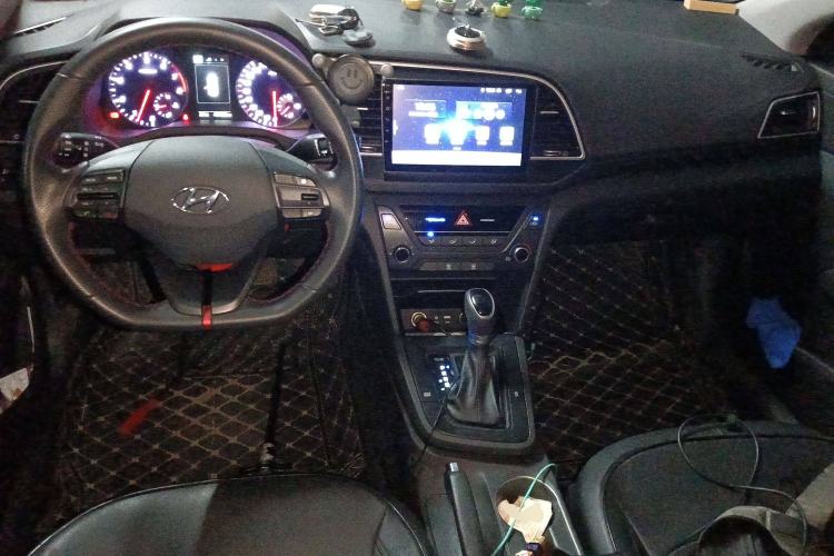 Used Hyundai Elantra (6th Generation / Lingdong) 2018 1.4T Dual-Clutch Xuan Dong · Dynamic Edition Center Console