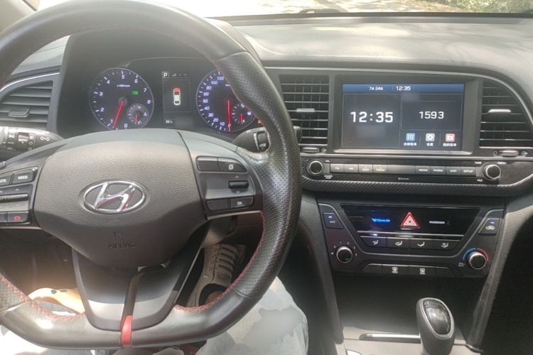 Used Hyundai Elantra (6th Generation / Lingdong) 2018 1.4T Dual-Clutch Xuan Dong · Dynamic Edition Center Console