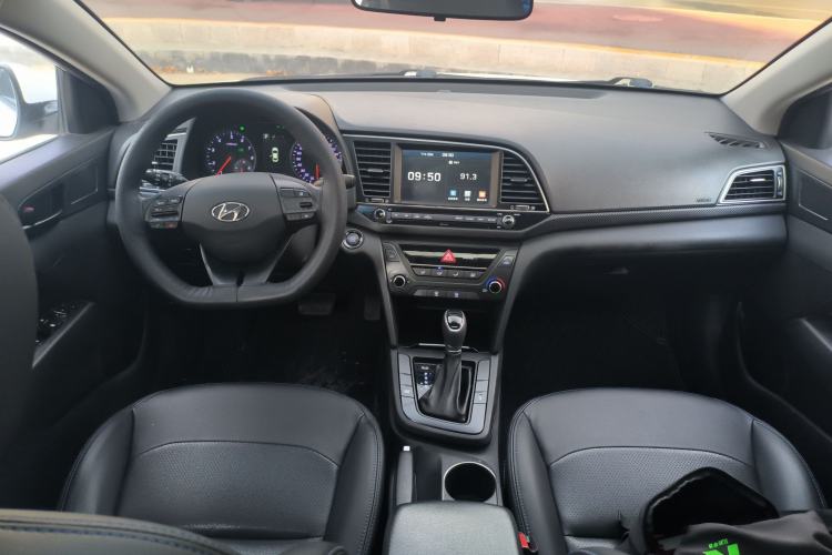 Used Hyundai Elantra (6th Generation / Lingdong) 2018 1.4T Dual-Clutch Xuan Dong · Dynamic Edition Center Console