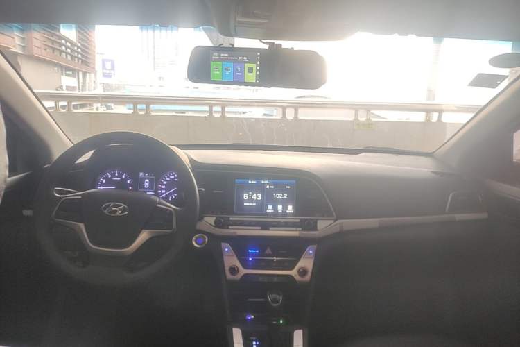 Used Hyundai Elantra (6th Generation / Lingdong) 2018 1.6L Automatic 15th Anniversary Special Edition Center Console