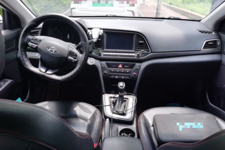 Used Hyundai Elantra (6th Generation / Lingdong) 2018 1.4T Dual-Clutch Xuan Dong · Dynamic Edition Center Console