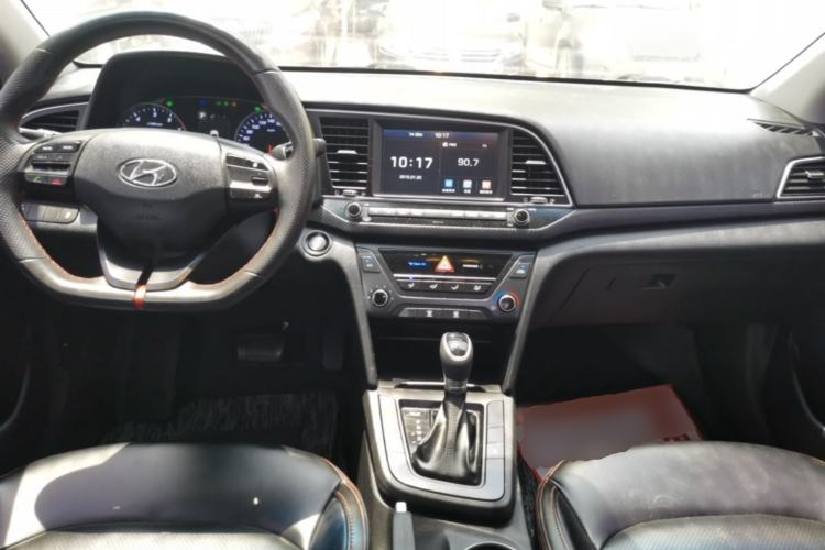 Used Hyundai Elantra (6th Generation / Lingdong) 2018 1.4T Dual-Clutch Xuan Dong · Dynamic Edition Center Console