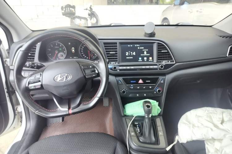 Used Hyundai Elantra (6th Generation / Lingdong) 2018 1.4T Dual-Clutch Xuan Dong · Dynamic Edition Center Console