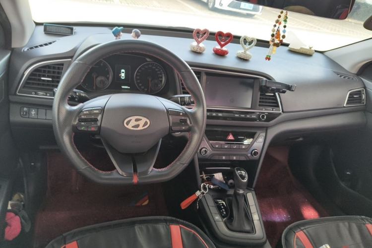 Used Hyundai Elantra (6th Generation / Lingdong) 2018 1.4T Dual-Clutch Xuan Dong · Dynamic Edition Center Console