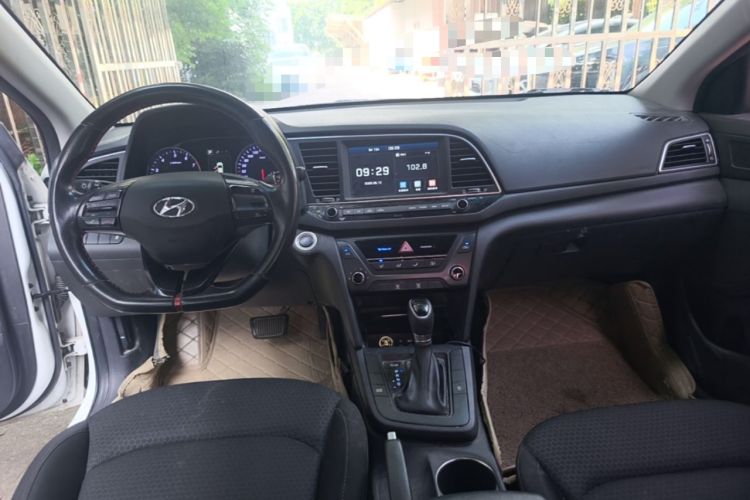 Used Hyundai Elantra (6th Generation / Lingdong) 2018 1.4T Dual-Clutch Xuan Dong · Dynamic Edition Center Console