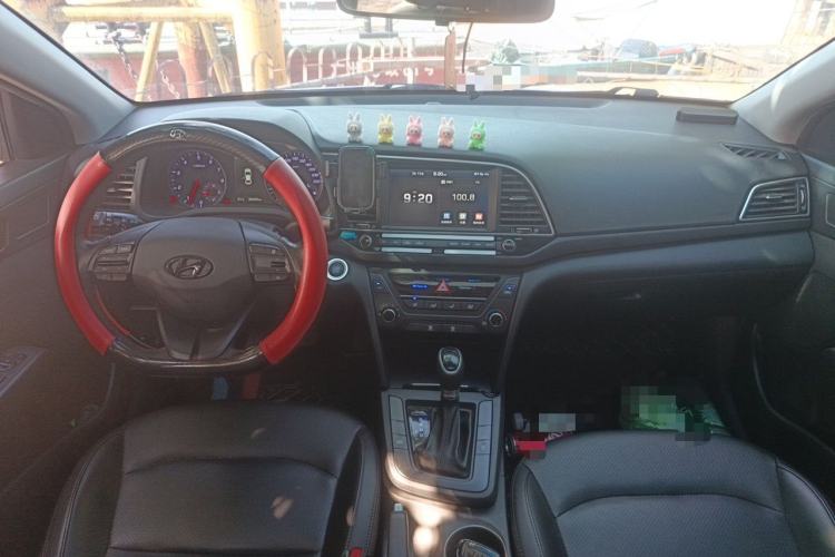 Used Hyundai Elantra (6th Generation / Lingdong) 2018 1.4T Dual-Clutch Xuan Dong · Dynamic Edition Center Console