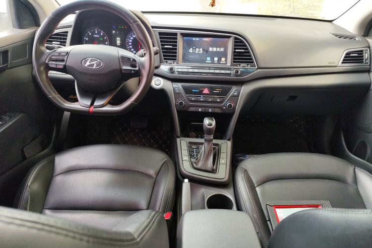 Used Hyundai Elantra (6th Generation / Lingdong) 2018 1.4T Dual-Clutch Xuan Dong · Dynamic Edition Center Console