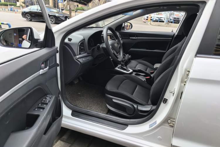 Used Hyundai Elantra (6th Generation / Lingdong) 2018 1.6L Automatic 15th Anniversary Special Edition Driver Seat