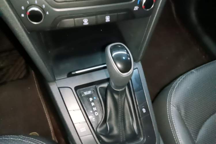 Used Hyundai Elantra (6th Generation / Lingdong) 2018 1.4T Dual-Clutch Xuan Dong · Dynamic Edition Gear Lever