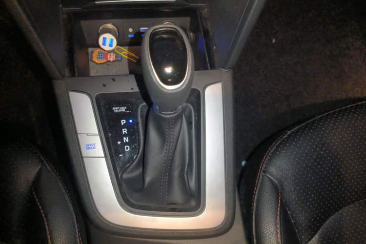 Used Hyundai Elantra (6th Generation / Lingdong) 2018 1.6L Automatic 15th Anniversary Special Edition Gear Lever