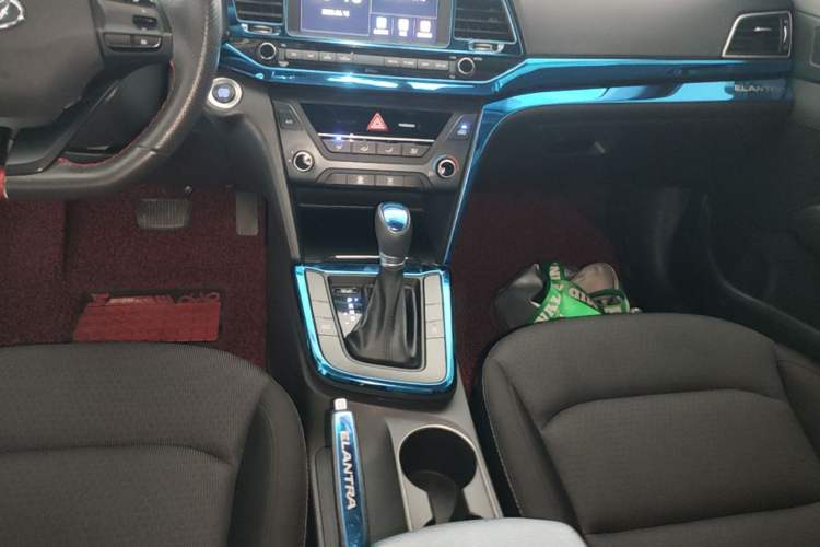 Used Hyundai Elantra (6th Generation / Lingdong) 2018 1.4T Dual-Clutch Xuan Dong · Dynamic Edition Gear Lever