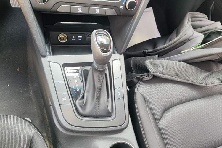 Used Hyundai Elantra (6th Generation / Lingdong) 2018 1.4T Dual-Clutch Xuan Dong · Dynamic Edition Gear Lever