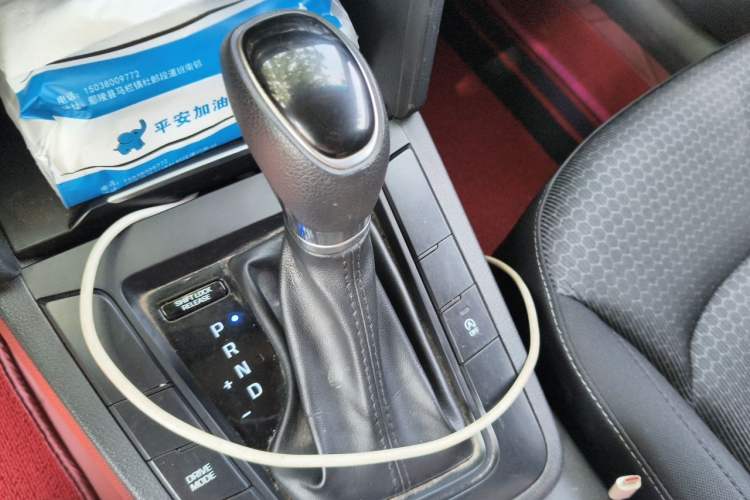 Used Hyundai Elantra (6th Generation / Lingdong) 2018 1.4T Dual-Clutch Xuan Dong · Dynamic Edition Gear Lever