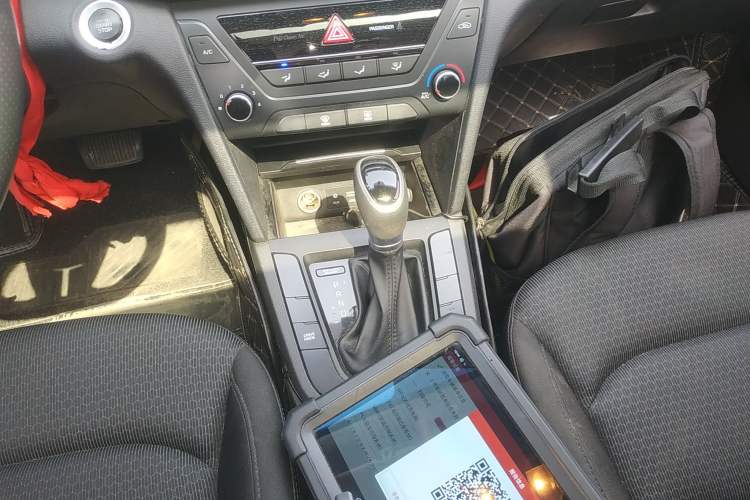 Used Hyundai Elantra (6th Generation / Lingdong) 2018 1.4T Dual-Clutch Xuan Dong · Dynamic Edition Gear Lever