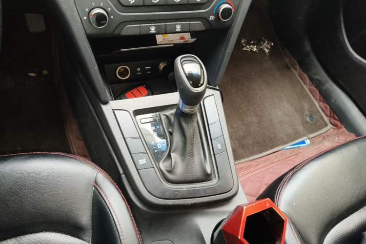 Used Hyundai Elantra (6th Generation / Lingdong) 2018 1.4T Dual-Clutch Xuan Dong · Dynamic Edition Gear Lever